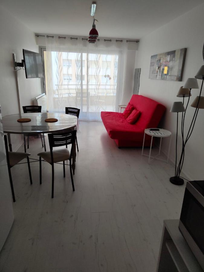 Appartement 2 Pieces Avec Une Grande Terrasse, 3 Etoiles, Wifi, Box Pour Vehicule Et Velos Les Sables-dʼOlonne Екстериор снимка